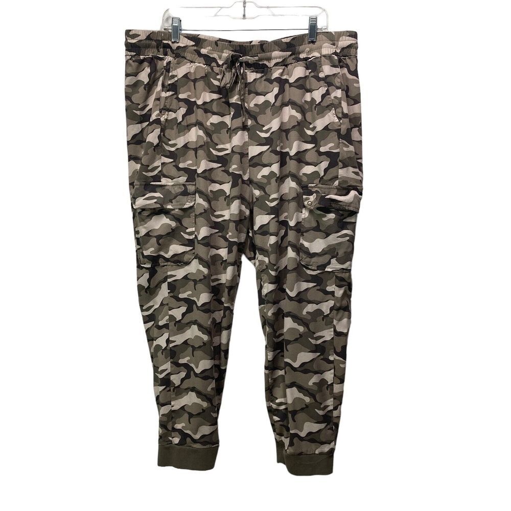 Torrid Size 3 Plus Womens Green Camo High Rise Pull On Cargo Pants Elastic waist
